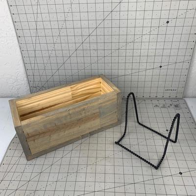 #289 Wooden Display Box & Stand