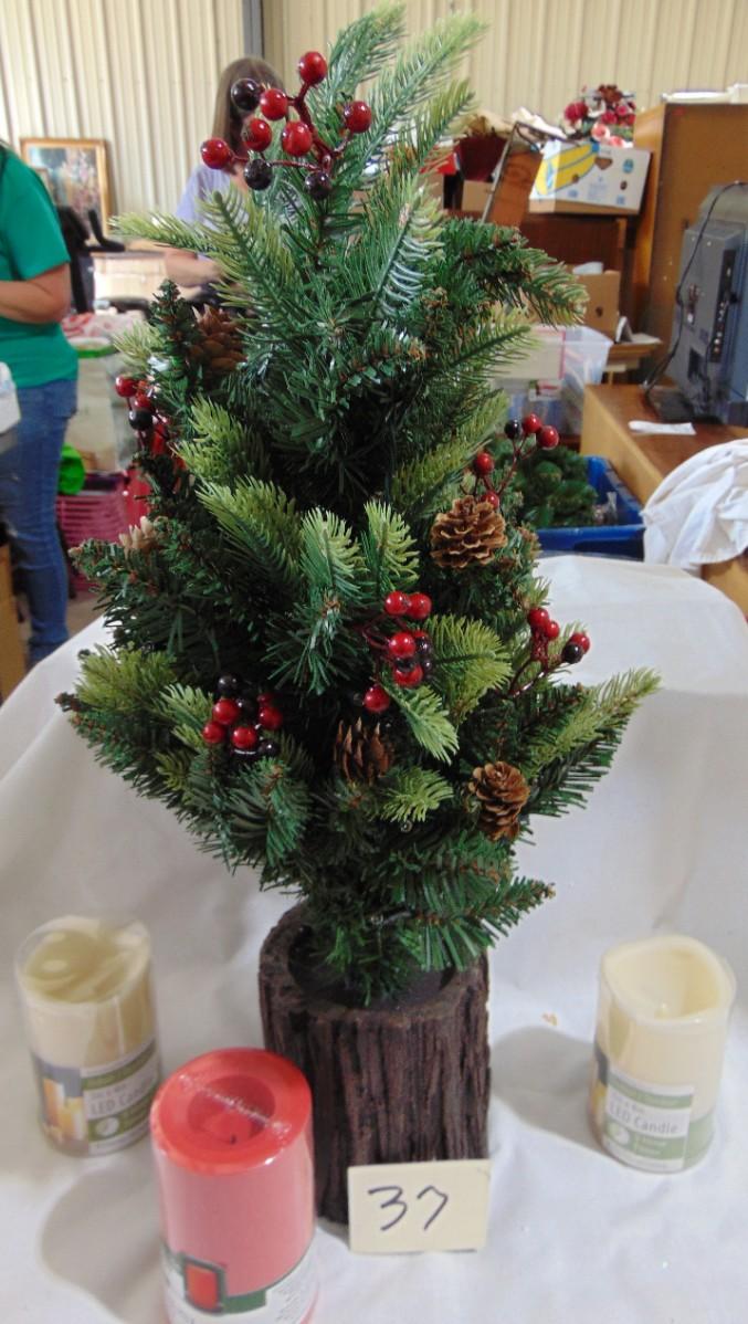 Table Tree Reviews Item 37 Table tree | EstateSales.org