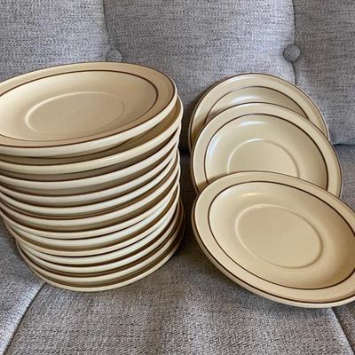 16 Saucers small plates
