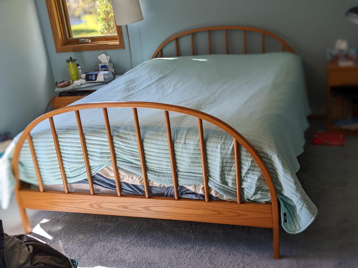 Lovely Vermont Tubbs Oak Bed, mattress included