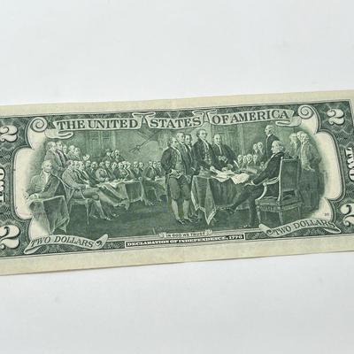 LOT 25: Two 1976 Two Dollar Bills