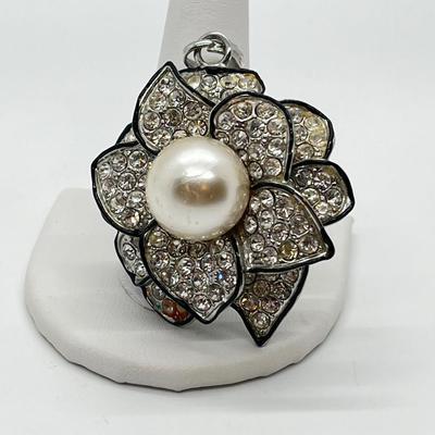 LOT 67: Bridal Faux Pearl  / Crystal Flower Pendant