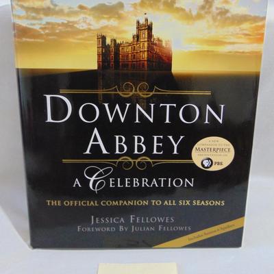Item 31 Downtown Abbey Bool