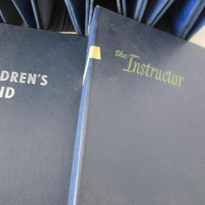 #35 Box of 13 Binders to hold magazines 