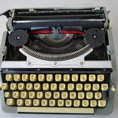 #36 Vintage typewriter