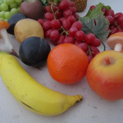 #96 Vintage plastic fruit