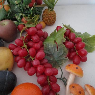 #96 Vintage plastic fruit