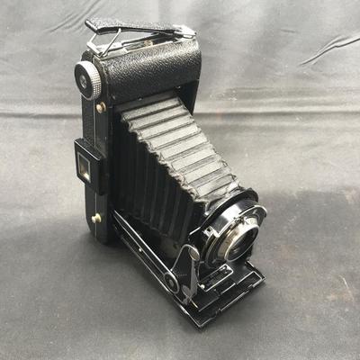 VINTAGE CAMERA