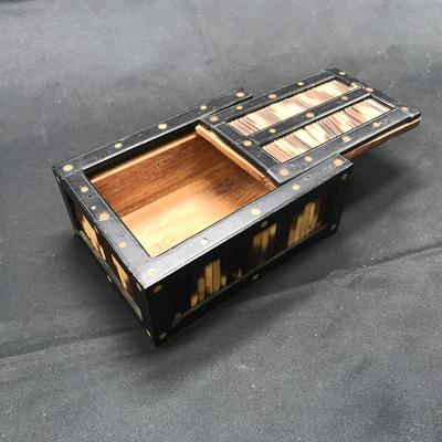 VINTAGE QUILL BOX