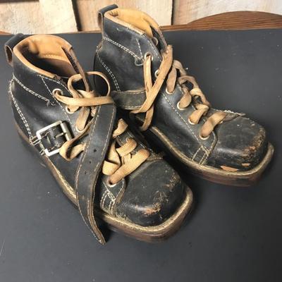 VINTAGE CHILDS BOOTS
