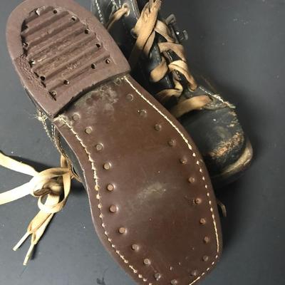 VINTAGE CHILDS BOOTS