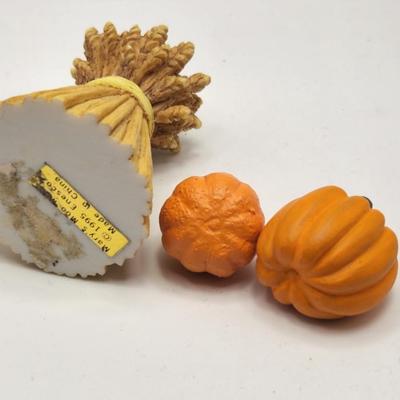 Wheat Stalks sheaves 2" and 2 mini Pumpkins # 142891