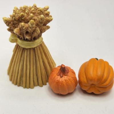 Wheat Stalks sheaves 2" and 2 mini Pumpkins # 142891