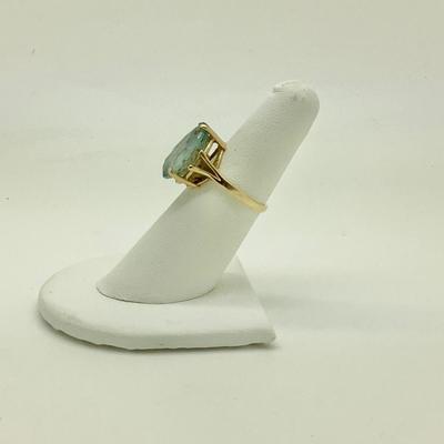 #8288 14K Yellow Gold Pear-Shaped Blue Topaz Ladies Ring