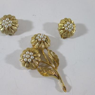 Vintage to Now 3pc Goldtone Flower Brooch and Earring set from 1-3