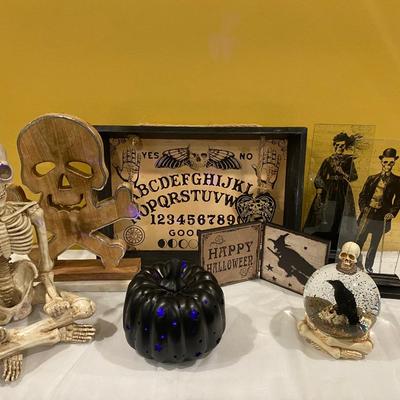 LOT 50: Eerie Halloween  Decorations:
