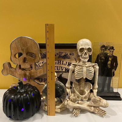 LOT 50: Eerie Halloween  Decorations: