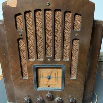 ANTIQUE RADIO