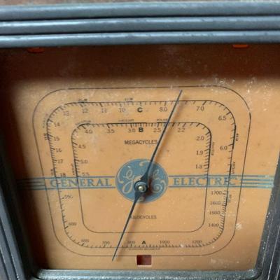 ANTIQUE RADIO