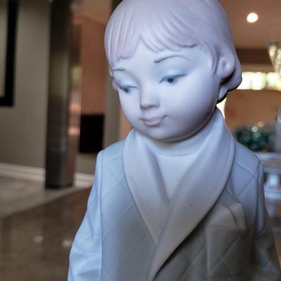 Lladro boy with robe 4900 matte