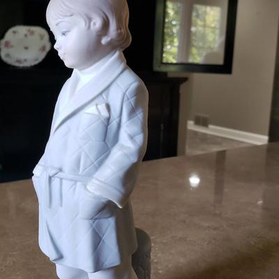 Lladro boy with robe 4900 matte