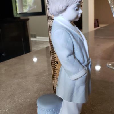Lladro boy with robe 4900 matte