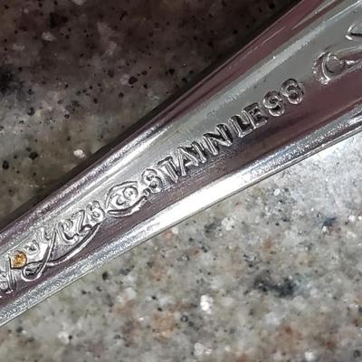 Mixed lot of stainless steel flatware
