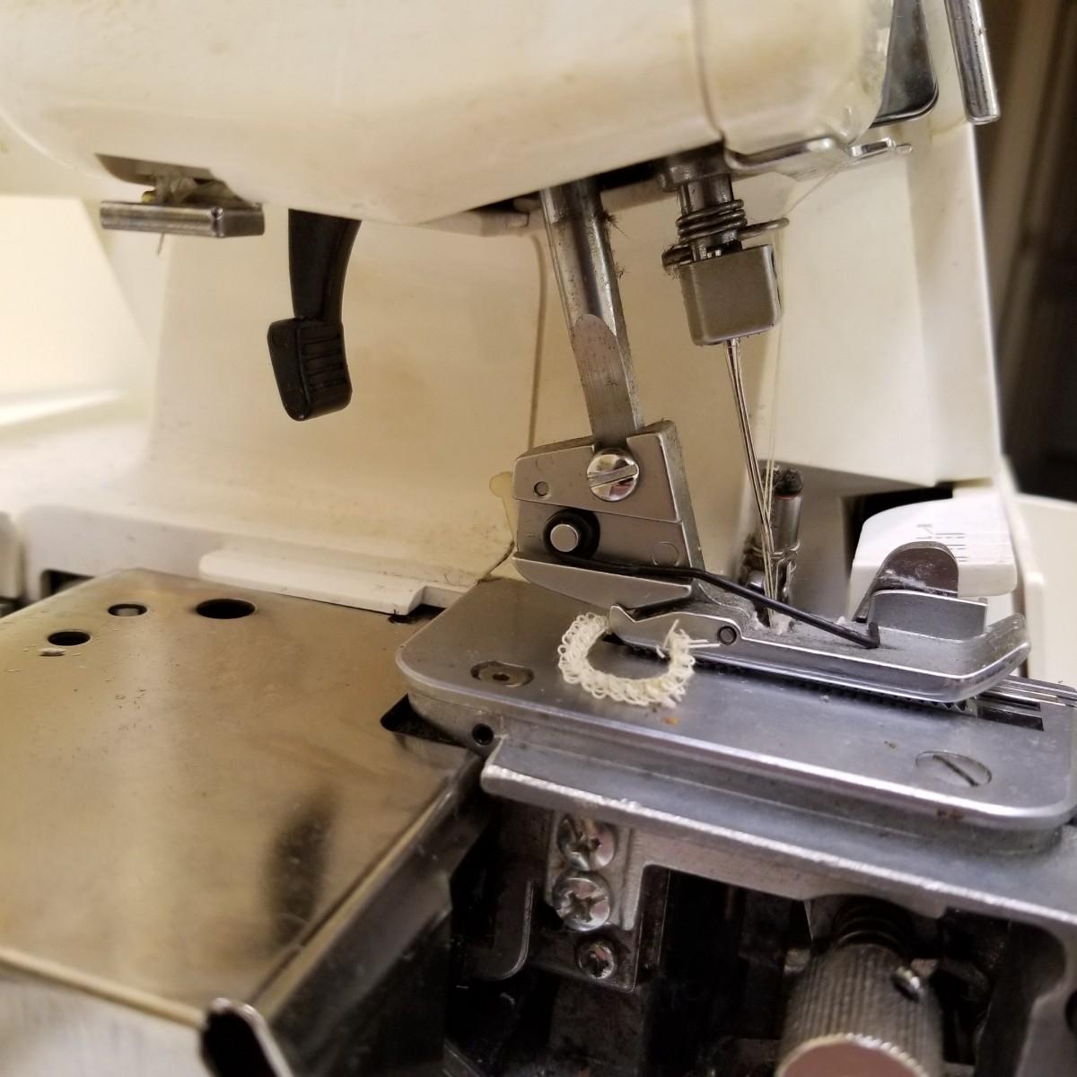 Sears Kenmore Overlock 2/3/4D Sewing Machine (SRJS)