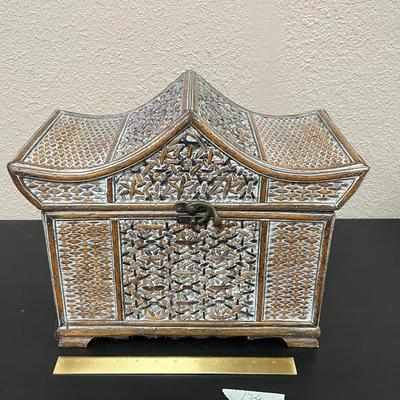 Fine Oriental wood box
