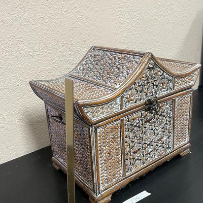 Fine Oriental wood box