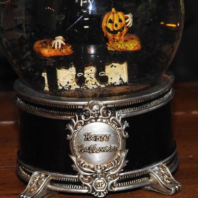 Halloween Musical Snowglobe