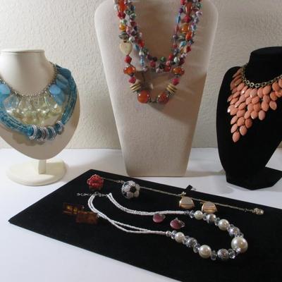 Costume Vintage Haute couture Jewelry Lot necklaces Misc