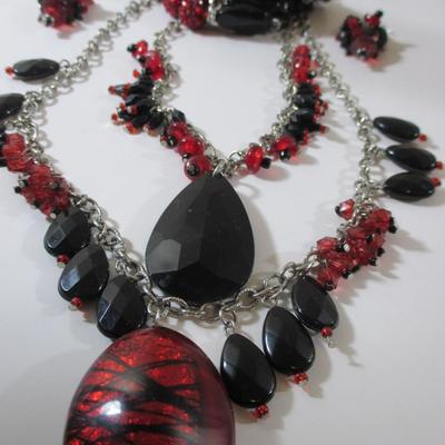 Very Vintage Black and Red Glass Teardrop beaded 2 strand Necklace with dangle earrings  2