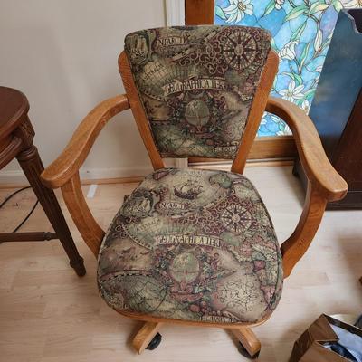 Solid Wood Adjustable Swivel Chair