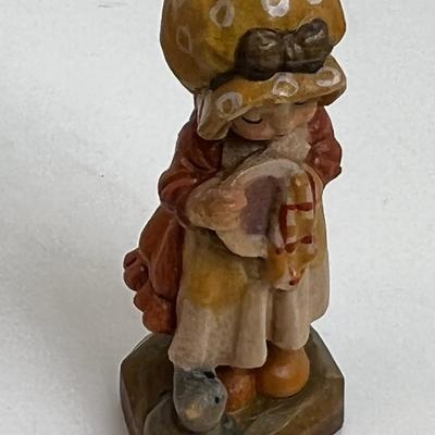ANRI Mini collectible 1 1/2" in collector dome Helping Mother with Chores