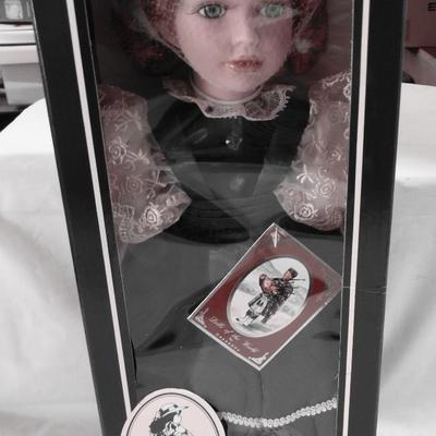 Item 37 Geppeddo Doll