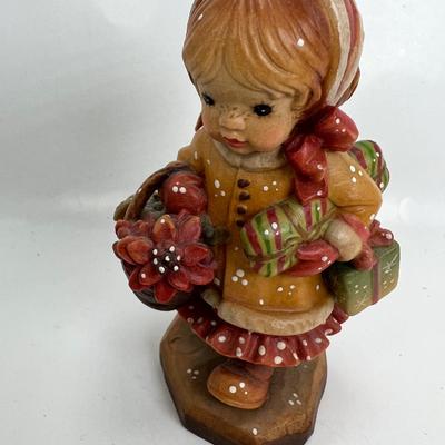 ANRI Italian woodcarving Collectible figurine "Yuletide Cheer"