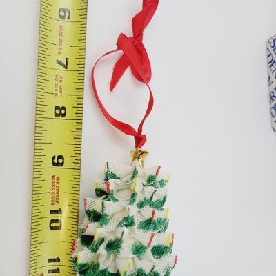 STUNNING MULLER VOLKSTEDT IRISH DRESDEN FIGURE CHRISTMAS TREE ORNAMENT