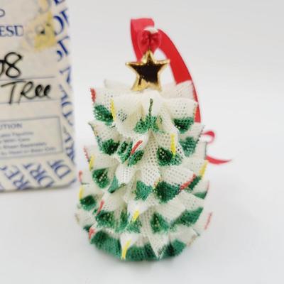 STUNNING MULLER VOLKSTEDT IRISH DRESDEN FIGURE CHRISTMAS TREE ORNAMENT