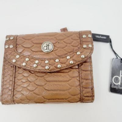 DAISY FUENTES LEATHER STYLE WALLET NWT