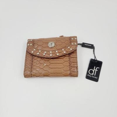 DAISY FUENTES LEATHER STYLE WALLET NWT