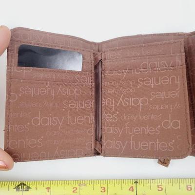 DAISY FUENTES LEATHER STYLE WALLET NWT