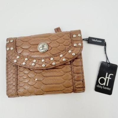 DAISY FUENTES LEATHER STYLE WALLET NWT