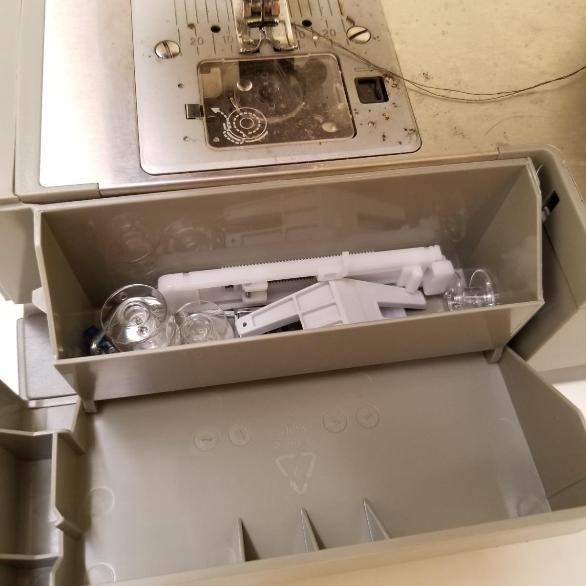 Singer 4452 Heavy Duty Sewing Machine (SRJS)