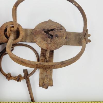 ANTIQUE SMALL METAL ANIMAL TRAP
