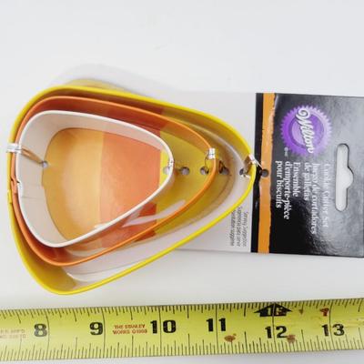 WILTON "CANDY CORN" COOKIE CUTTER SET