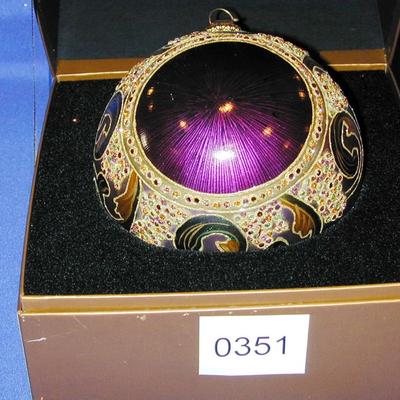 2002 Jay Strongwater Round Jeweled Christmas Ornament Purple Theme In Box Lot 352
