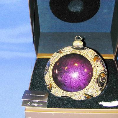 2002 Jay Strongwater Round Jeweled Christmas Ornament Purple Theme In Box Lot 352