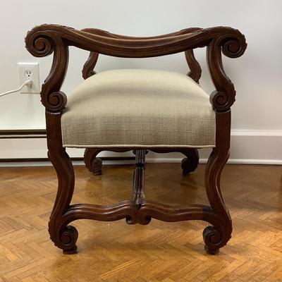 8010 Antique French Style Upholstered Bench with Stretcher