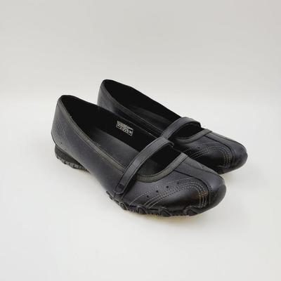 LIKE NEW WOMENS SIZE 10 SKETCHERS SLIP ON SHOES